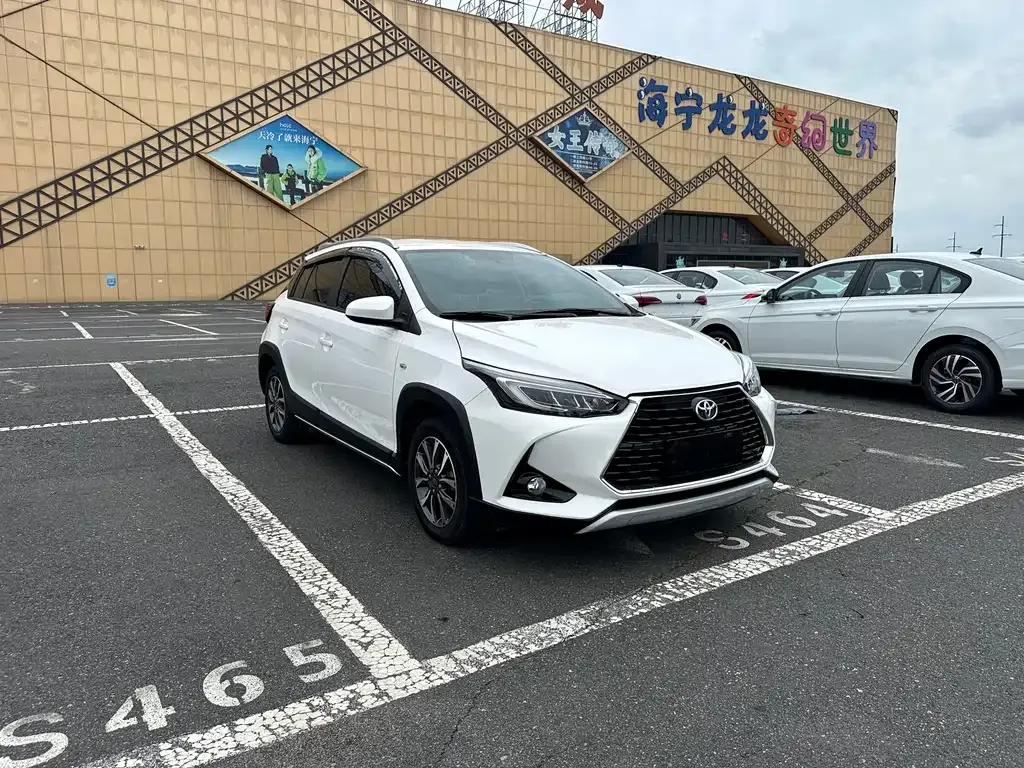 Toyota Yaris L — фото 6