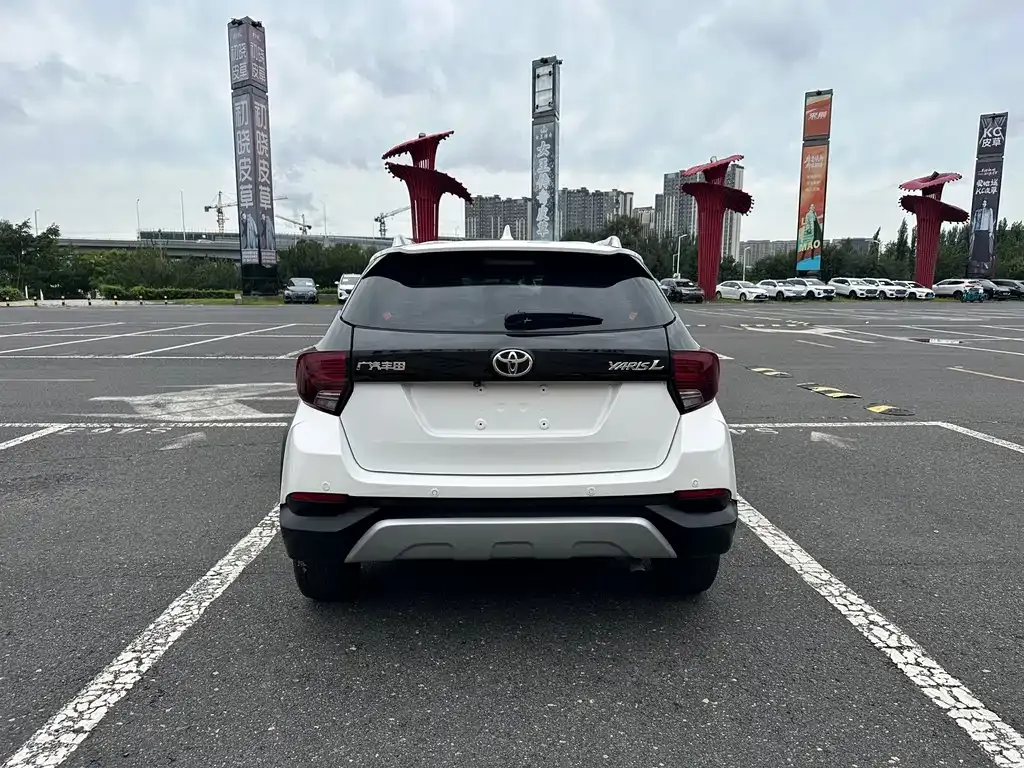 Toyota Yaris L — фото 8