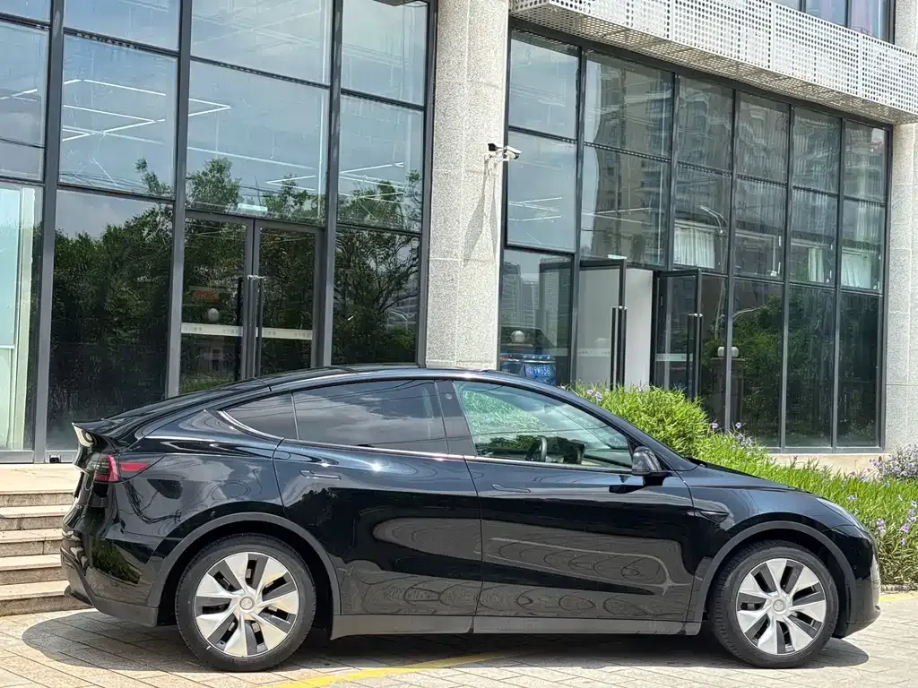 Tesla Model Y — фото 5
