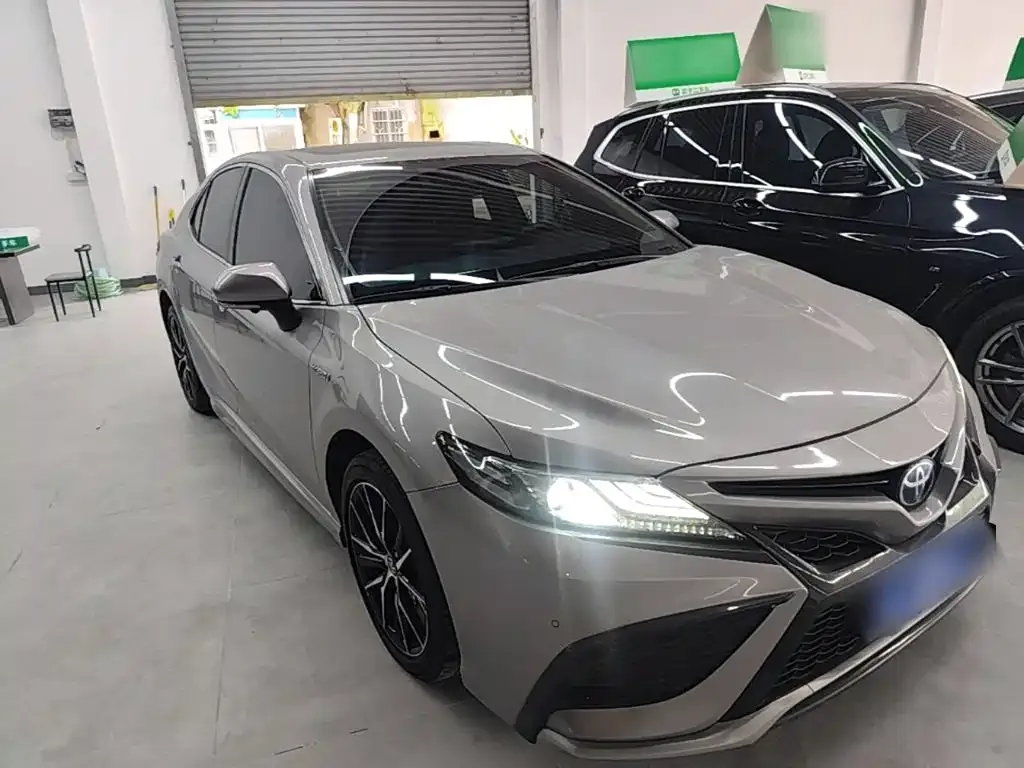 Toyota Camry — фото 10
