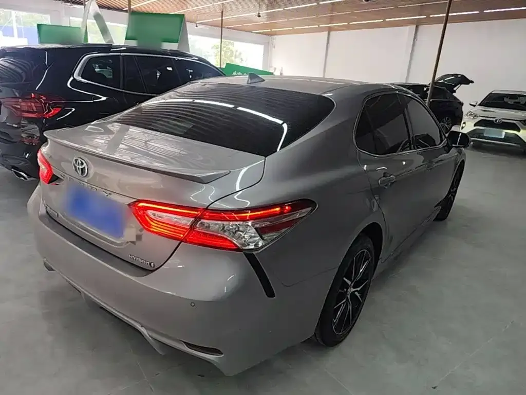 Toyota Camry — фото 8