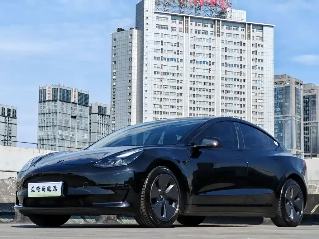 Tesla Model 3 — фото 1