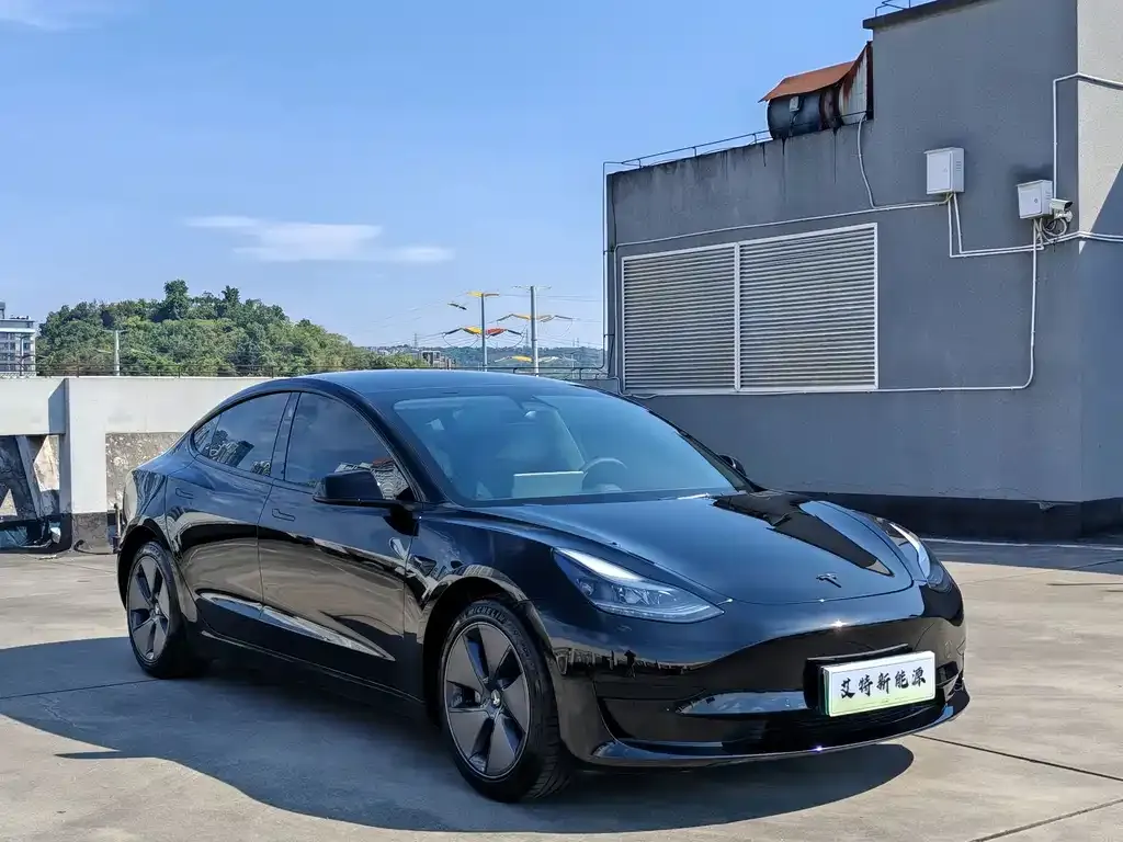 Tesla Model 3 — фото 3