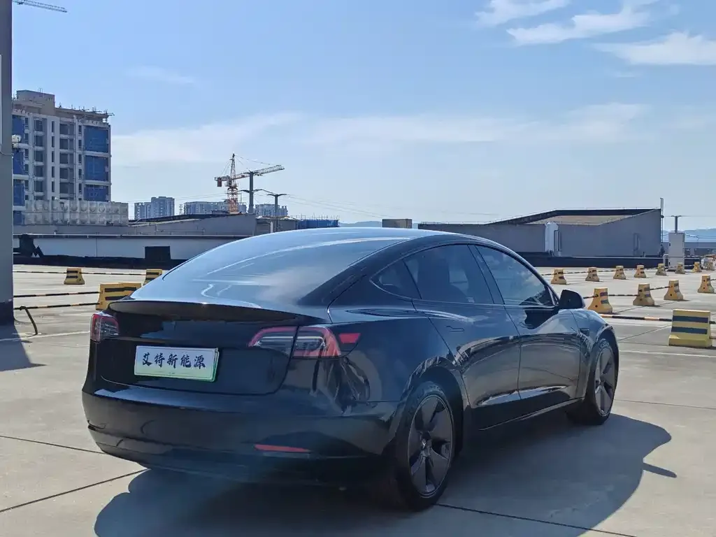 Tesla Model 3 — фото 5