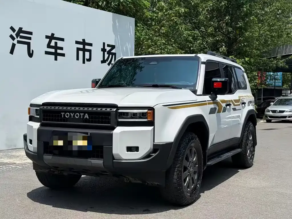 Toyota Prado — фото 1