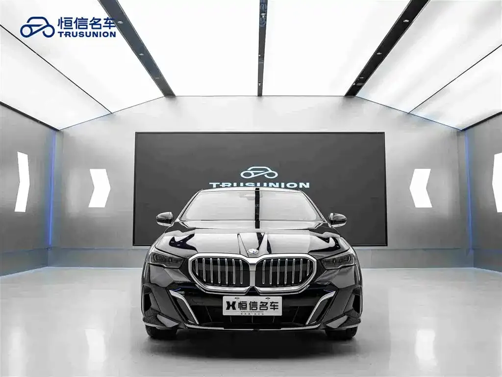 BMW 5 Series — фото 6