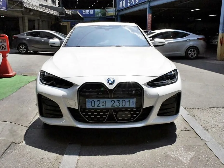 BMW i4 — фото 1