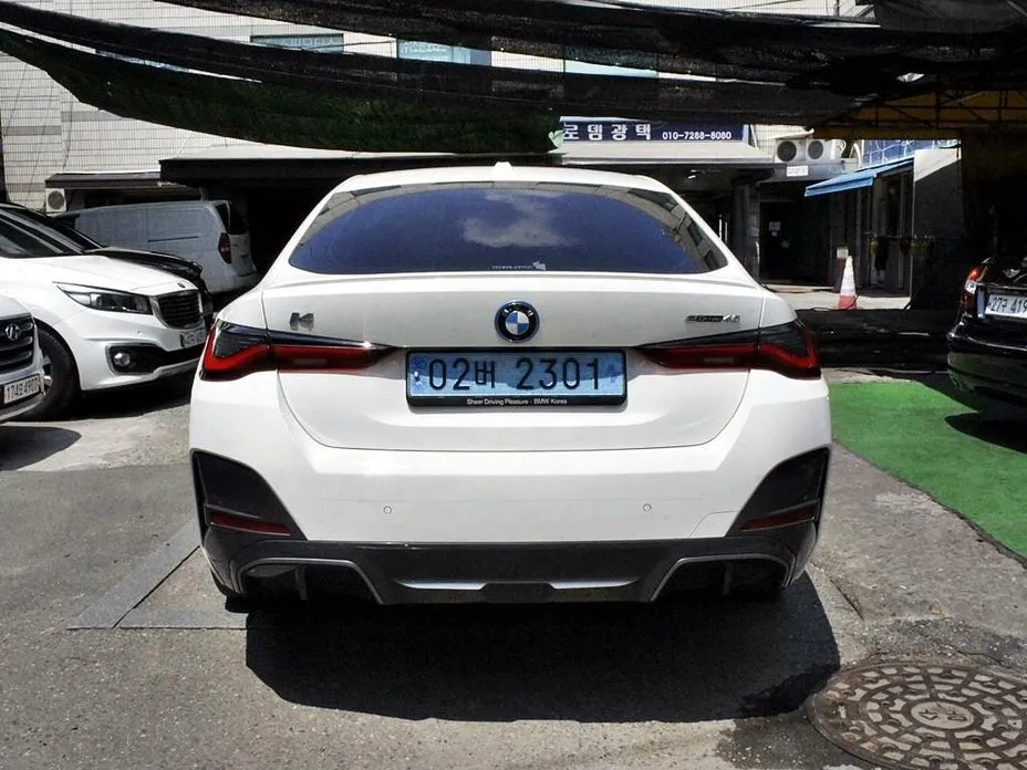BMW i4 — фото 7