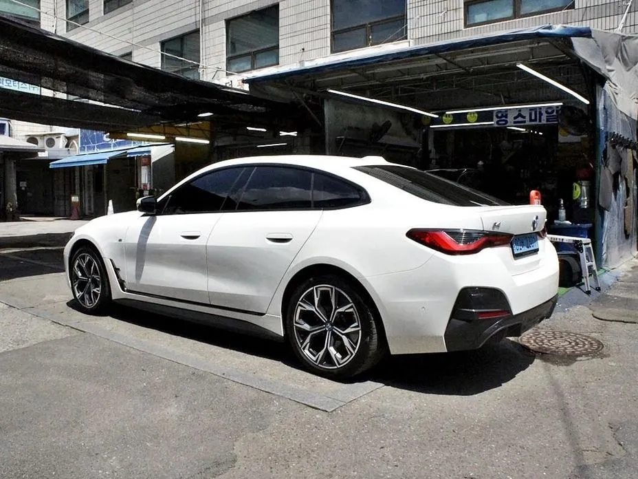 BMW i4 — фото 5