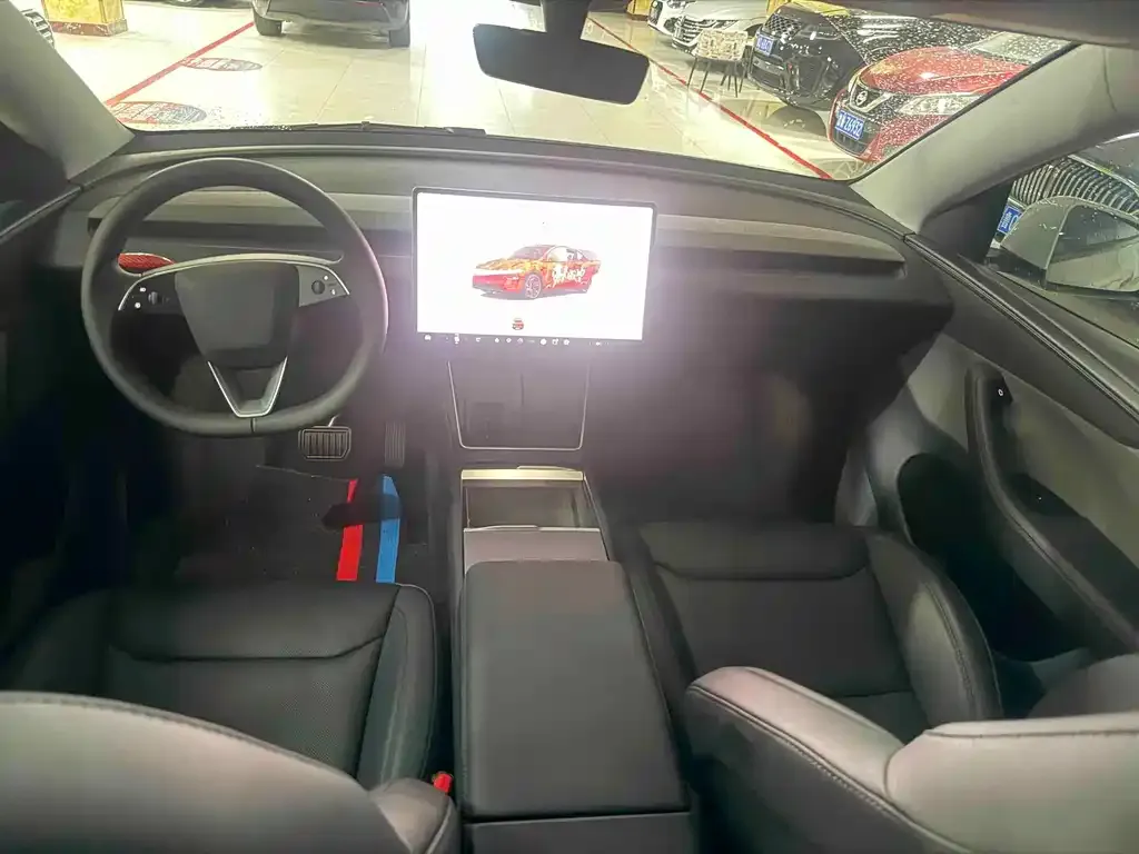 Tesla Model Y — фото 6