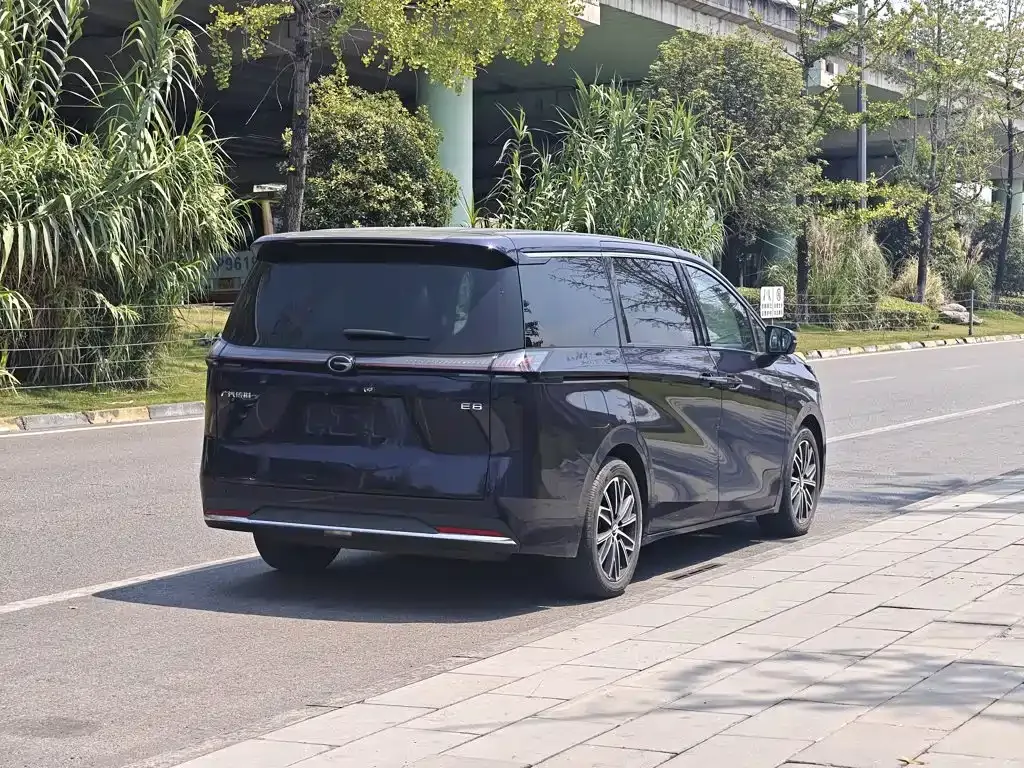 GAC Motor 传祺E8 PHEV — фото 6
