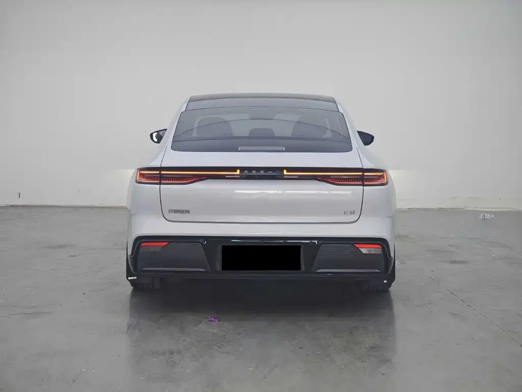 Geely Galaxy E8 — фото 9