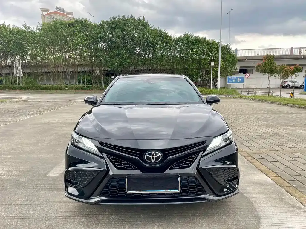 Toyota Camry — фото 5