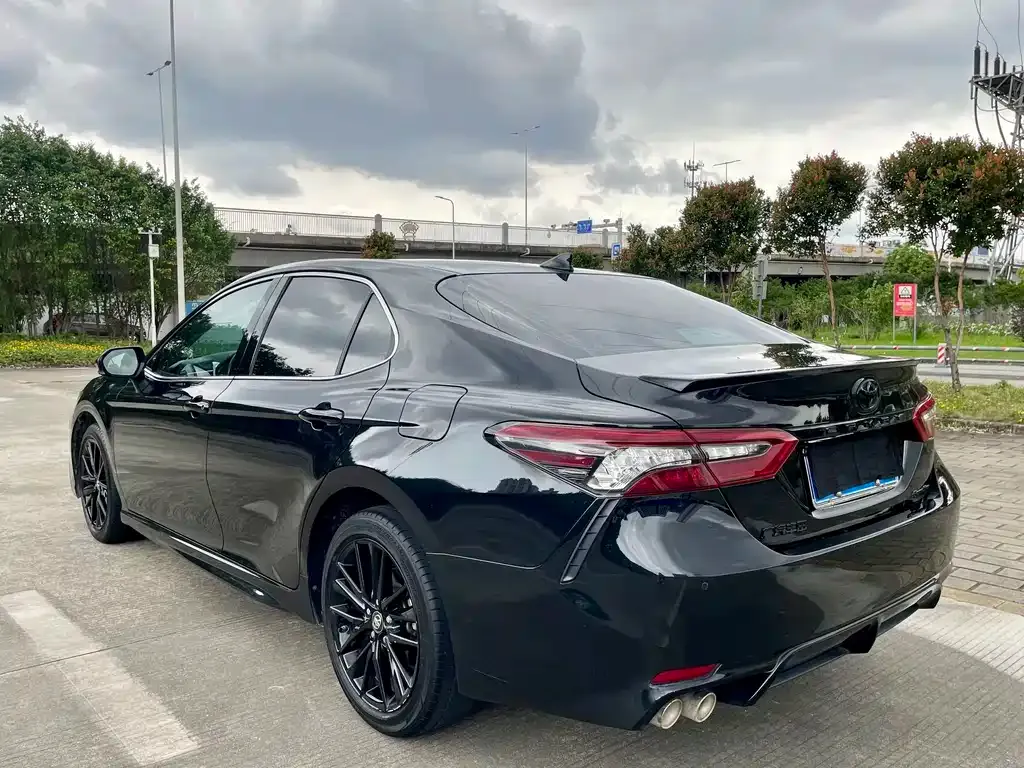 Toyota Camry — фото 3