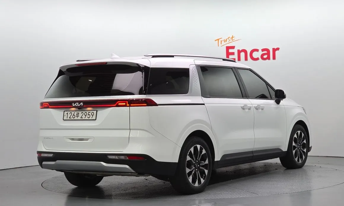 Kia Carnival — фото 10
