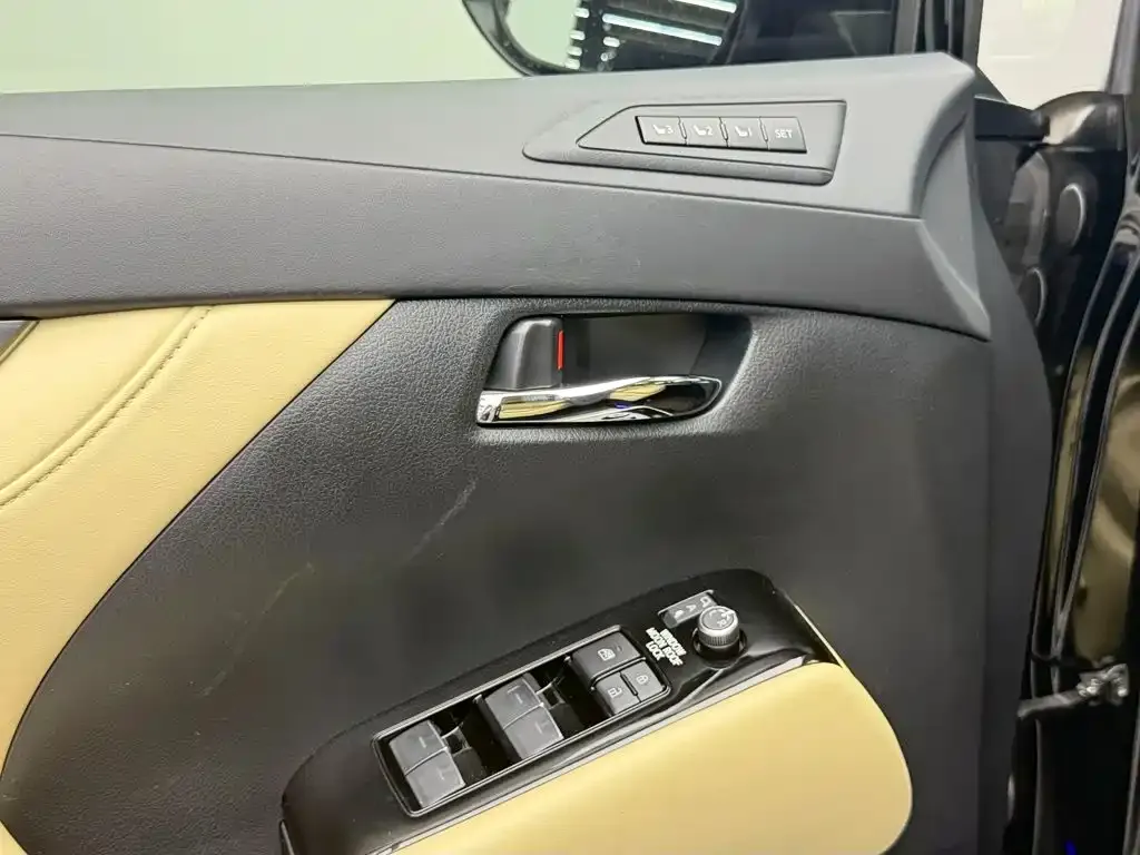 Toyota Vellfire — фото 4