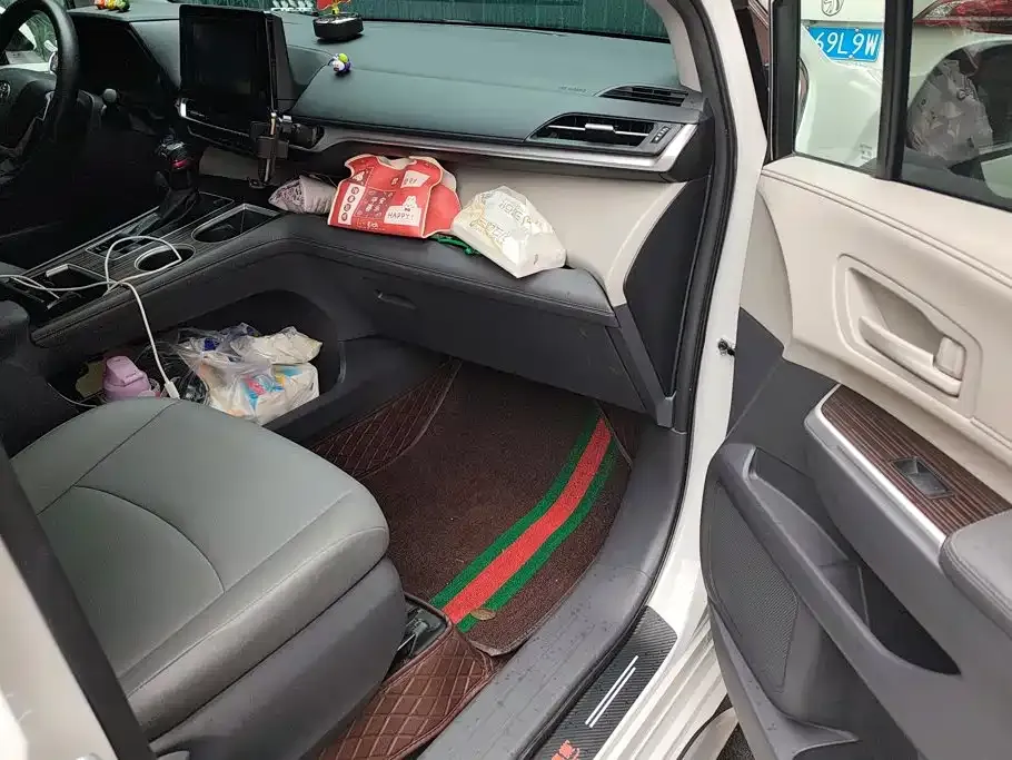 Toyota Granvia — фото 10