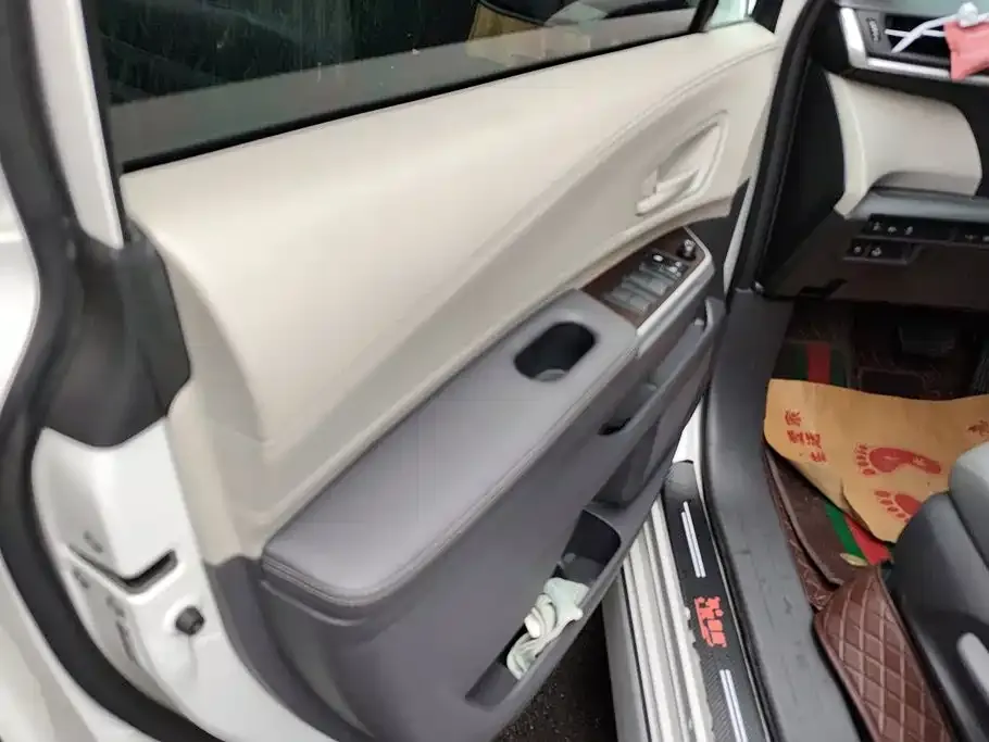 Toyota Granvia — фото 3