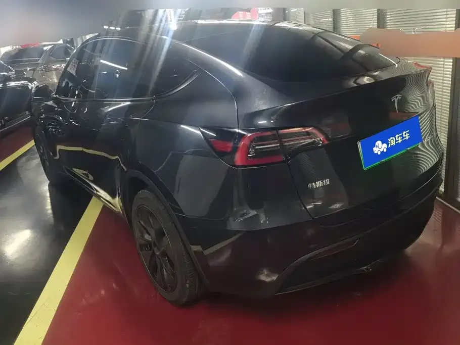 Tesla Model Y — фото 10