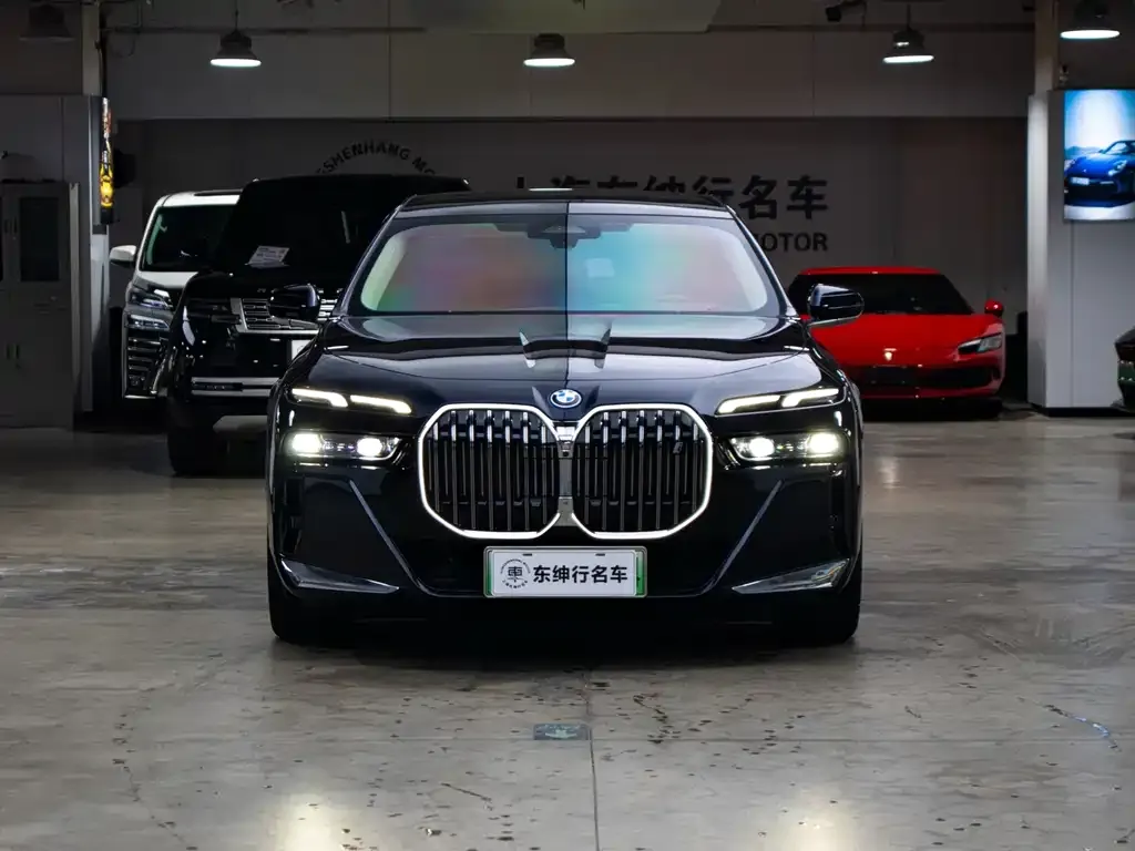 BMW i7 — фото 8