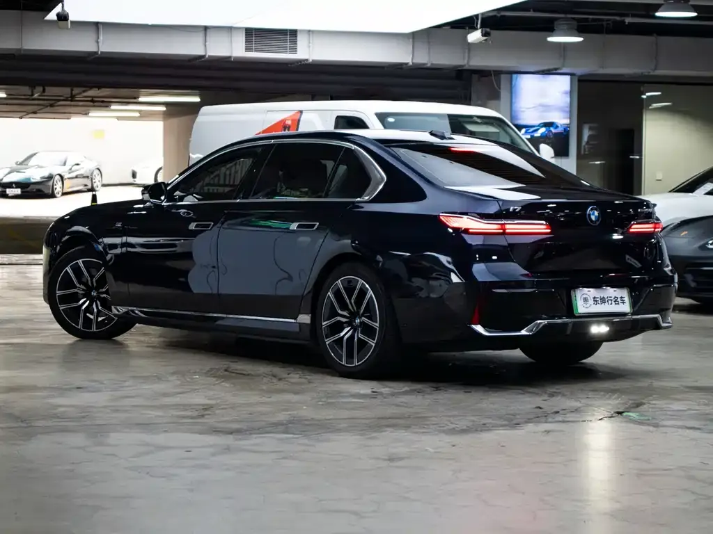 BMW i7 — фото 5