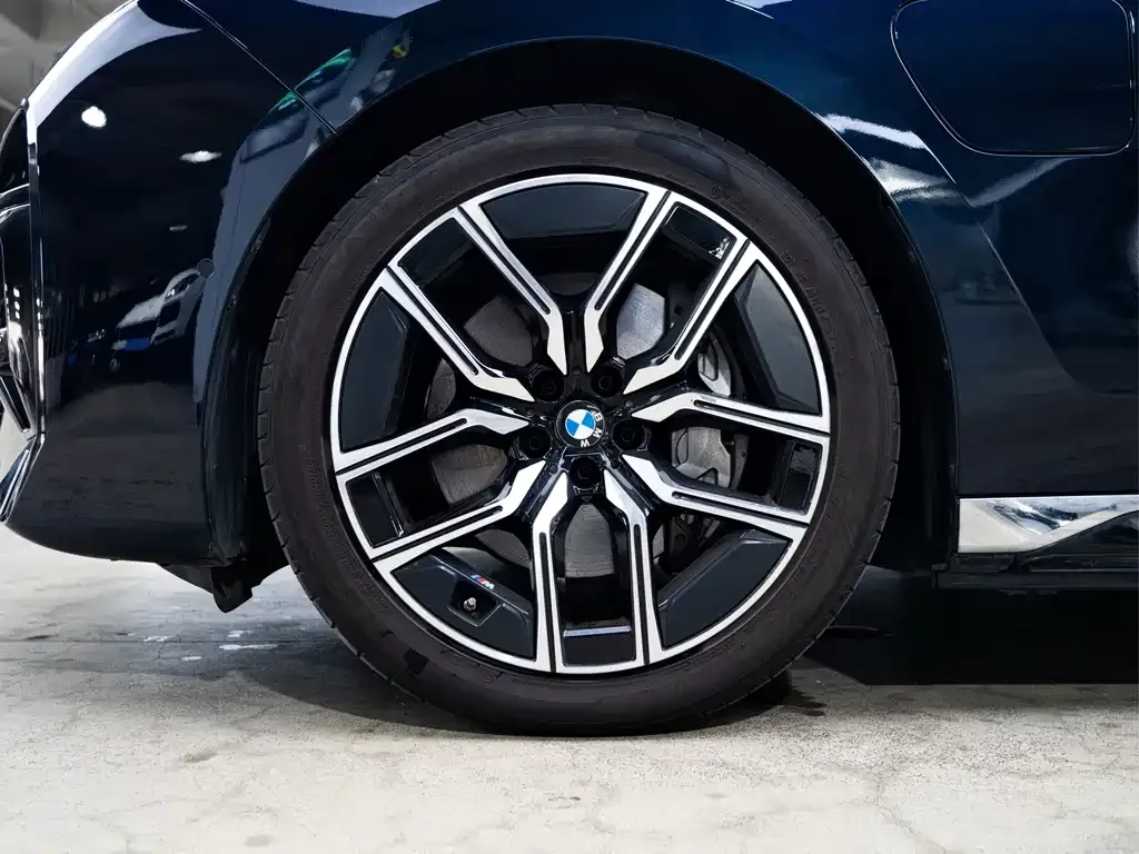 BMW i7 — фото 4