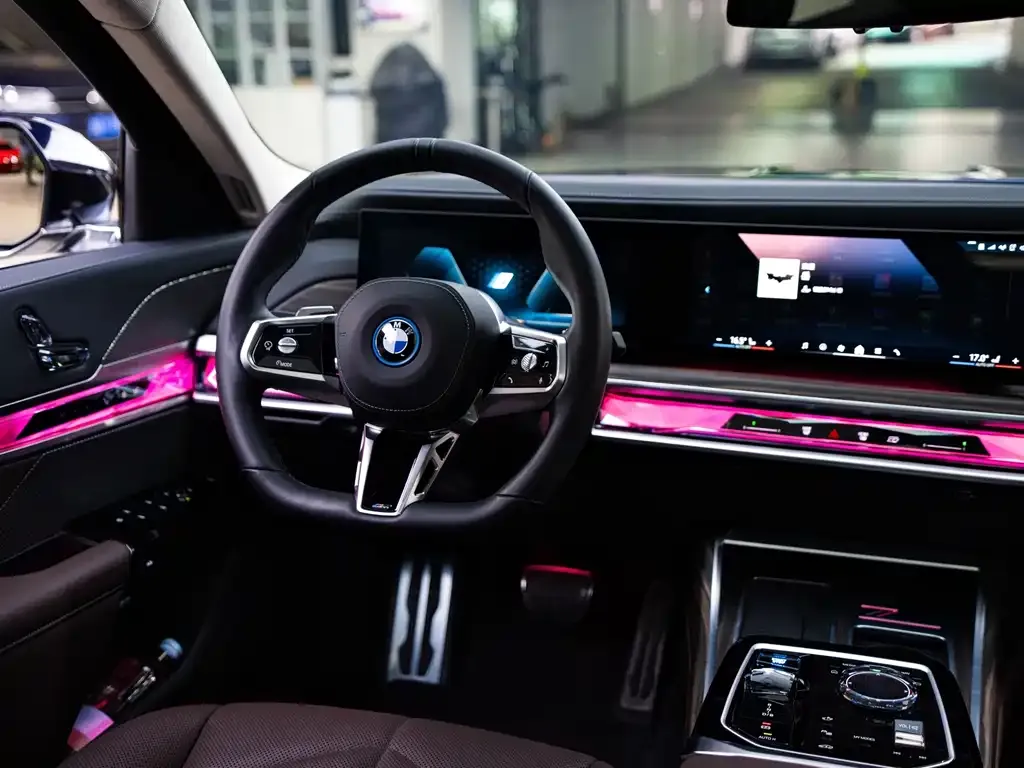 BMW i7 — фото 7