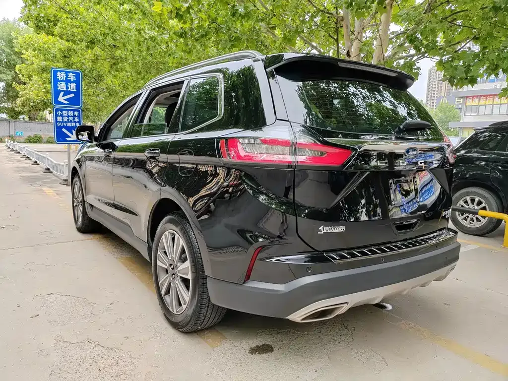 Ford Edge — фото 9