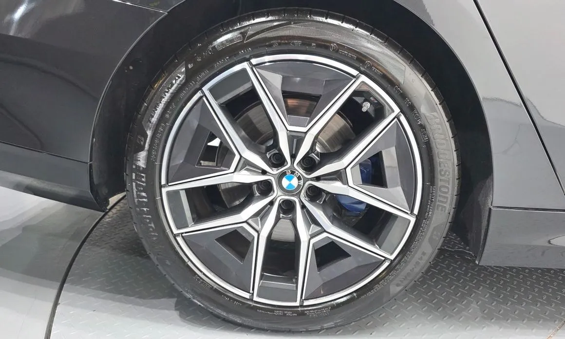 BMW 5-Series — фото 10