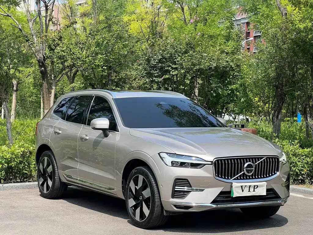 Volvo XC60 PHEV — фото 8