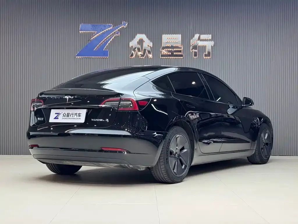 Tesla Model 3 — фото 4