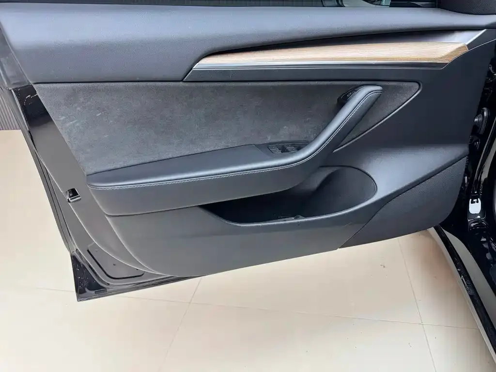 Tesla Model 3 — фото 6