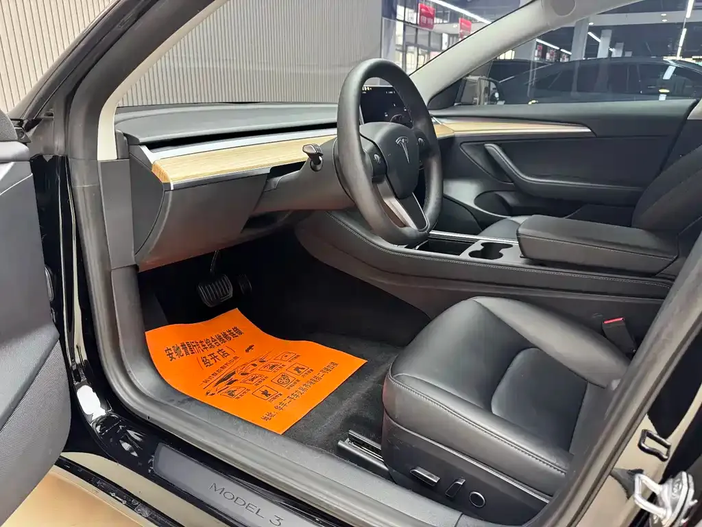 Tesla Model 3 — фото 9