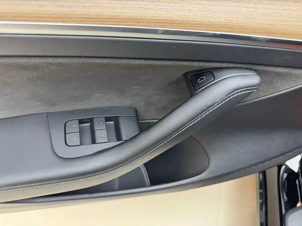 Tesla Model 3 — фото 3