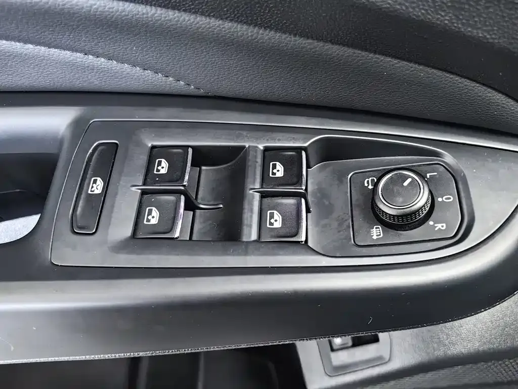 Volkswagen Passat — фото 7