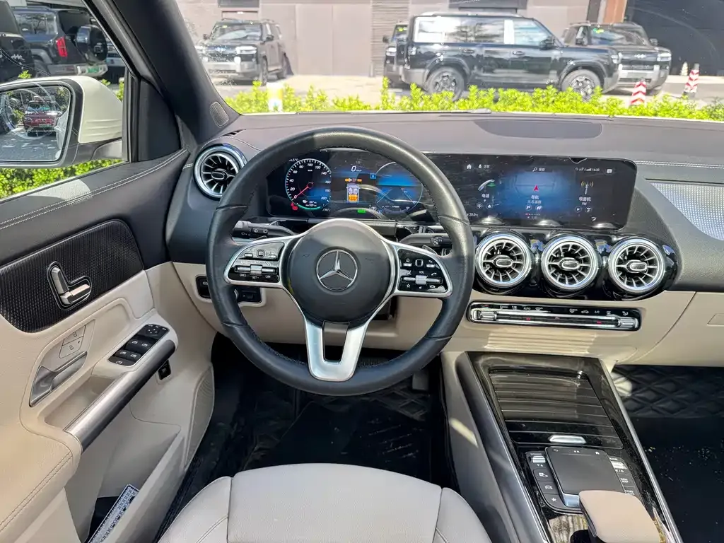 Mercedes-Benz EQA — фото 3