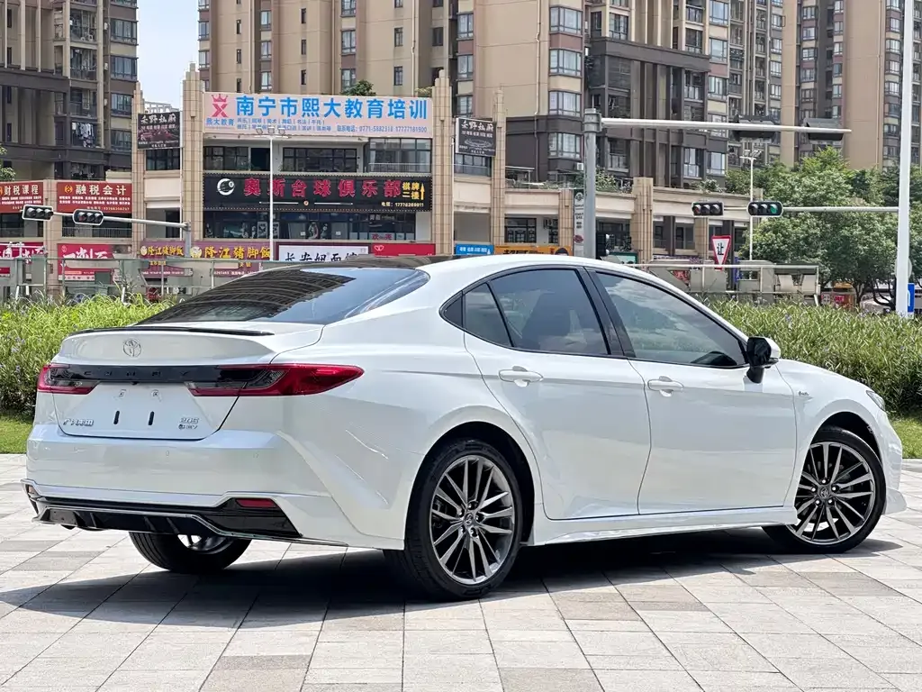 Toyota Camry — фото 8