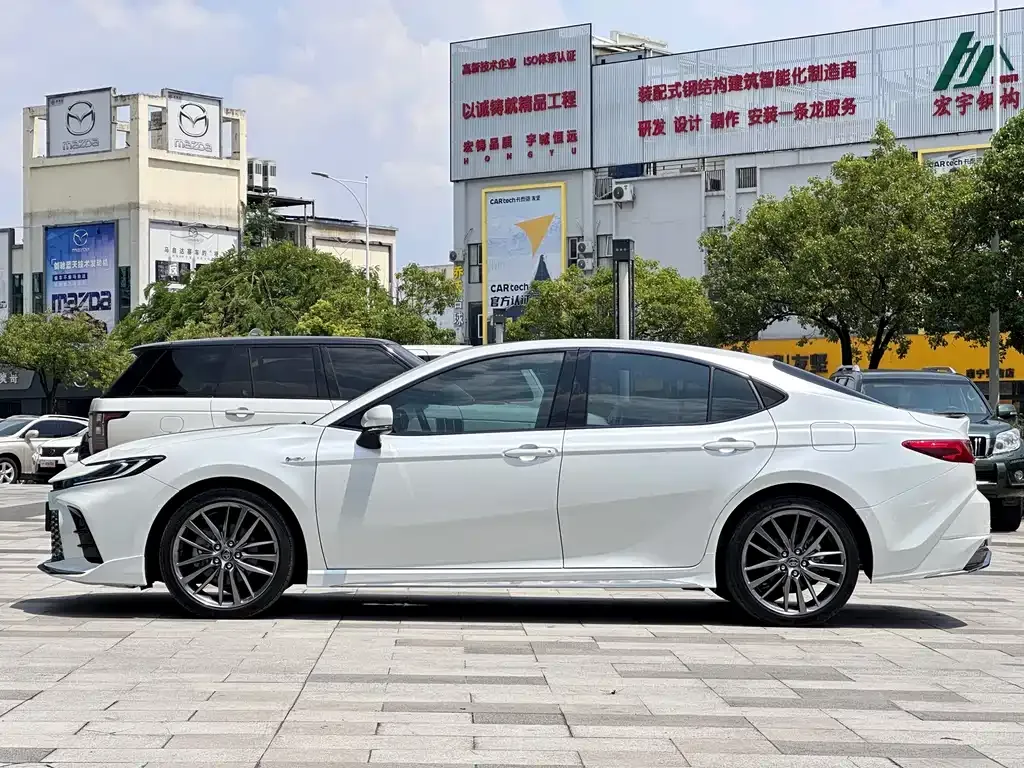 Toyota Camry — фото 6