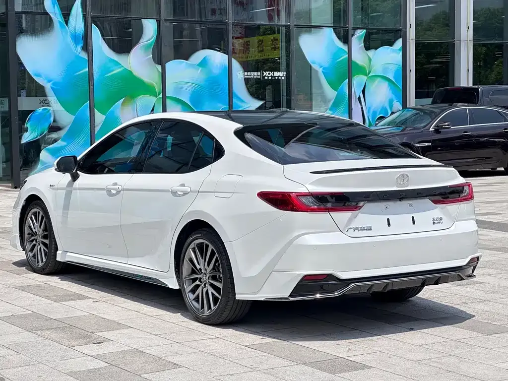 Toyota Camry — фото 3