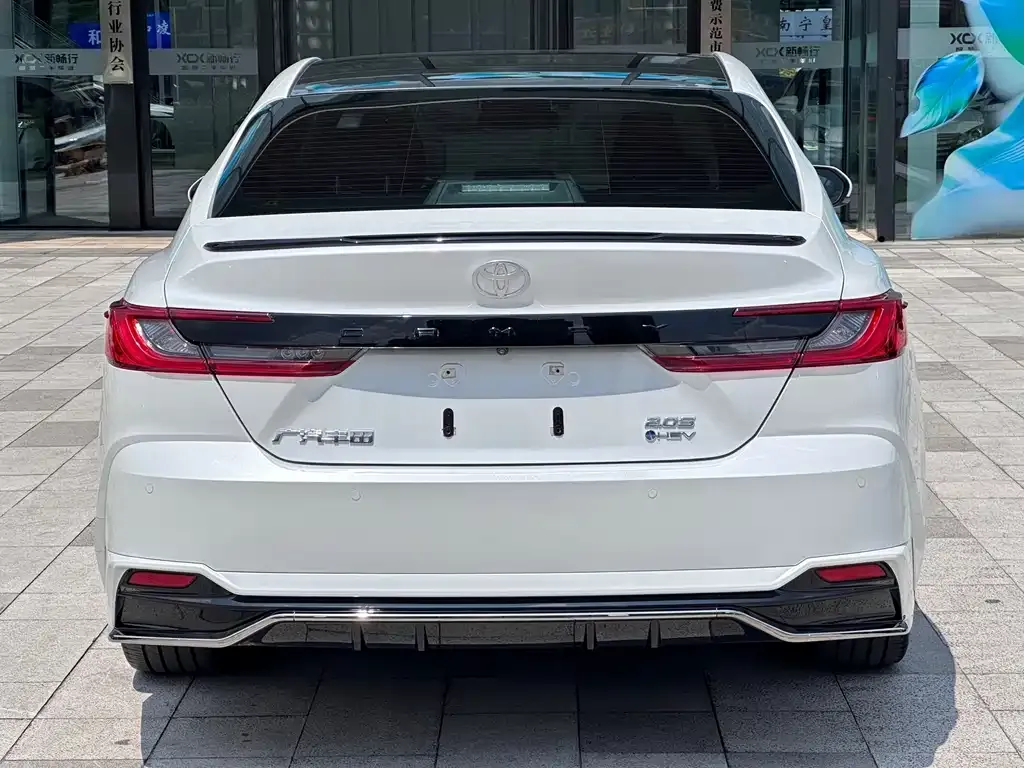 Toyota Camry — фото 5