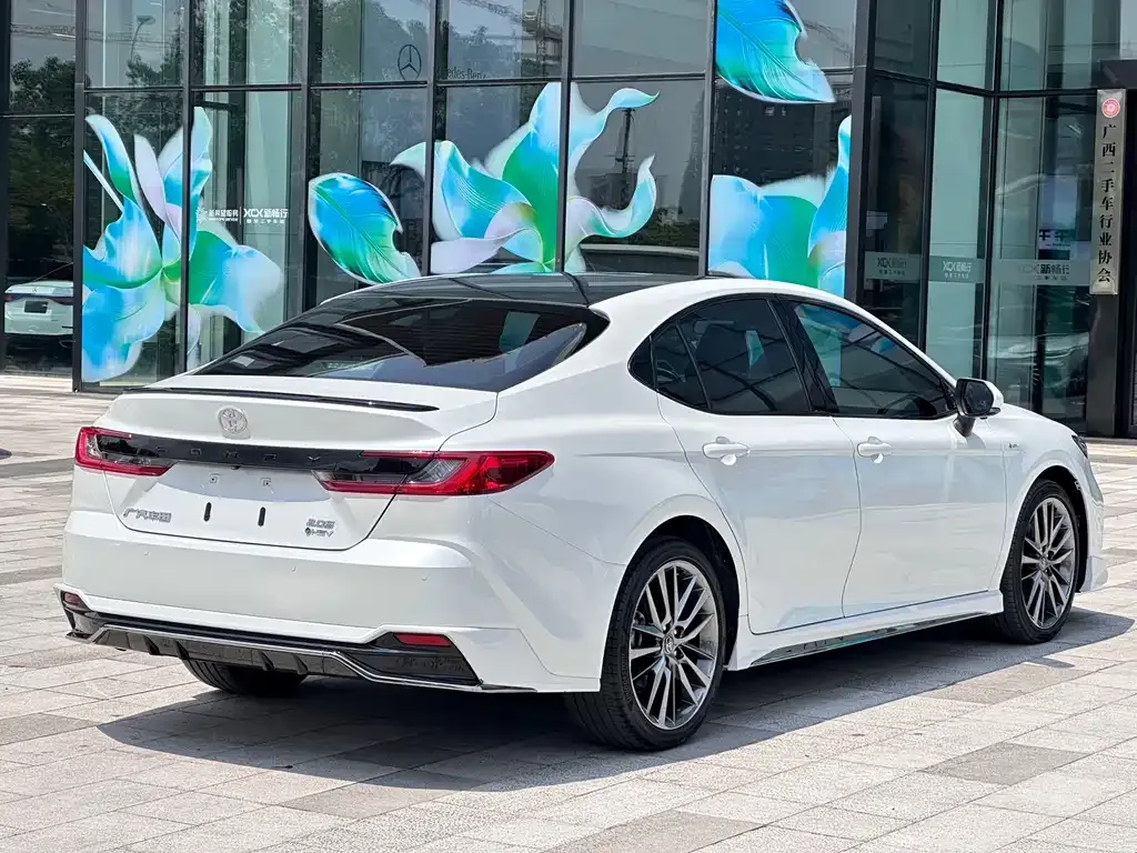 Toyota Camry — фото 4