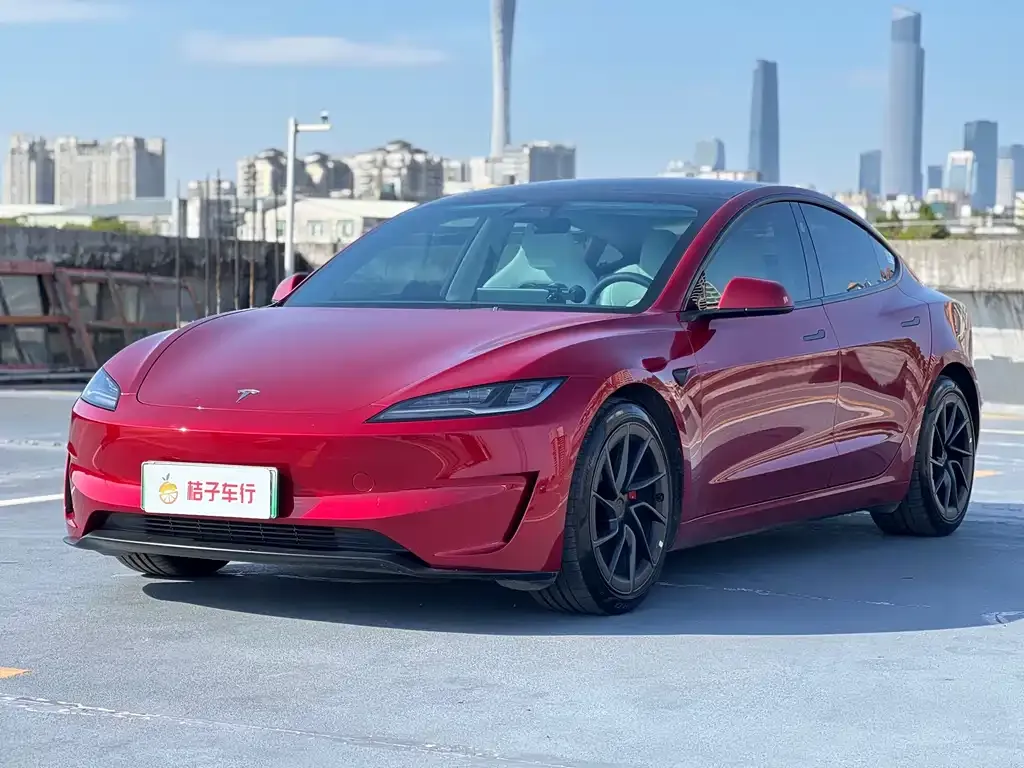 Tesla Model 3 — фото 1