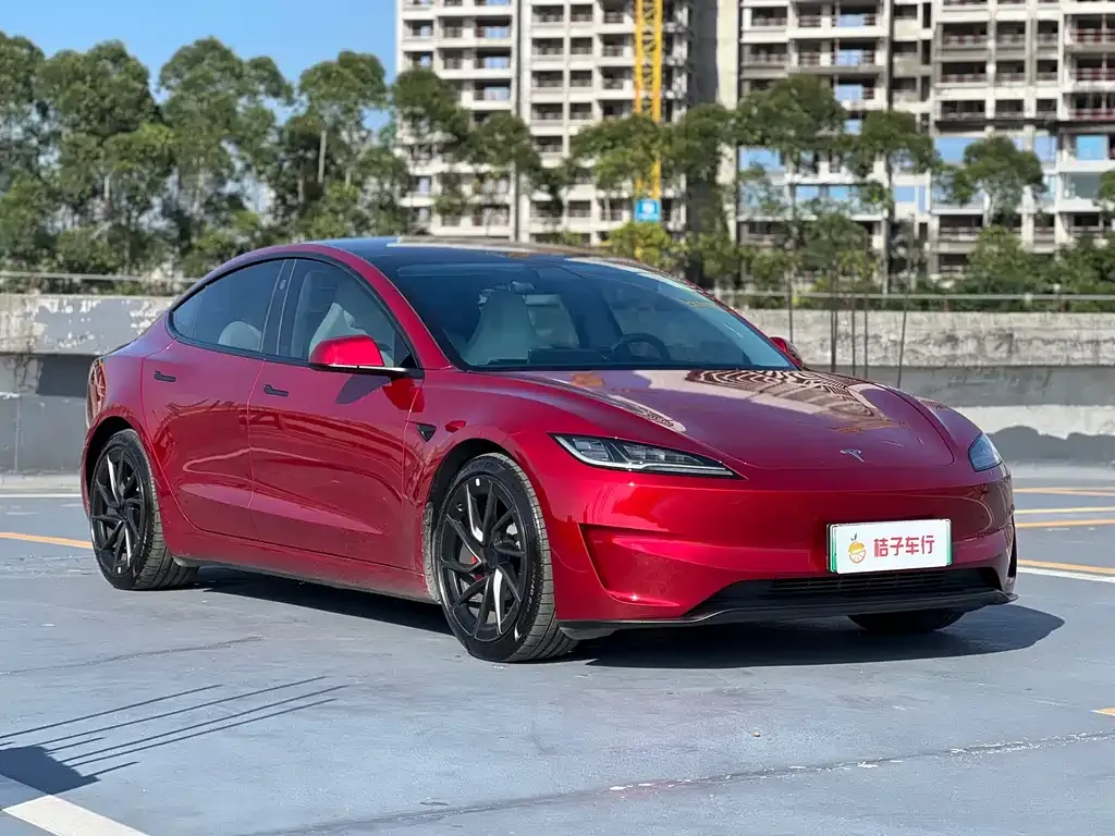 Tesla Model 3 — фото 7