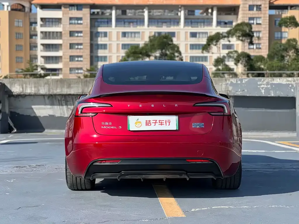 Tesla Model 3 — фото 4