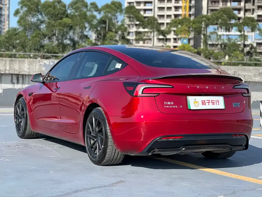 Tesla Model 3 — фото 3