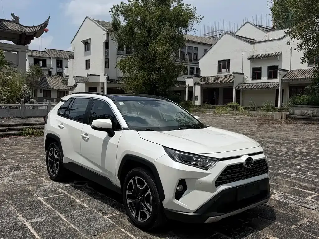 Toyota RAV4 — фото 6