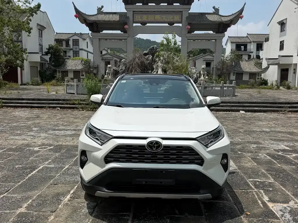 Toyota RAV4 — фото 7