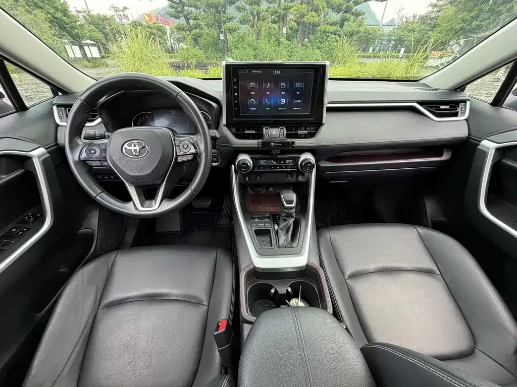 Toyota RAV4 — фото 4