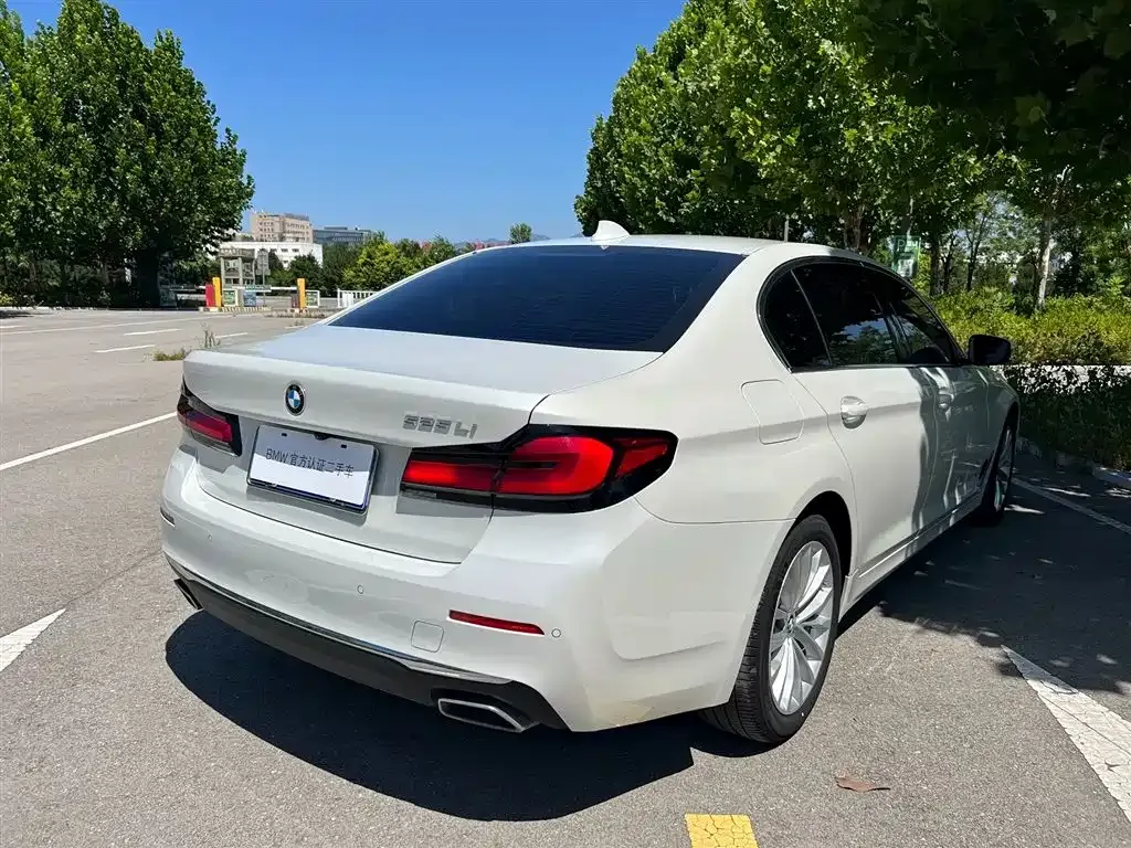BMW 5 Series — фото 4