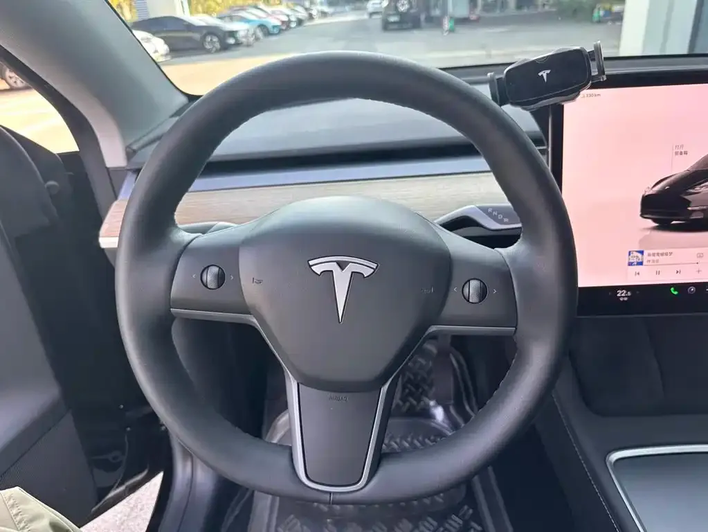 Tesla Model Y — фото 3